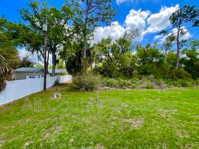 Building Photo - 2084 Hilton St