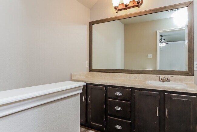 Building Photo - 326 Silver Bit