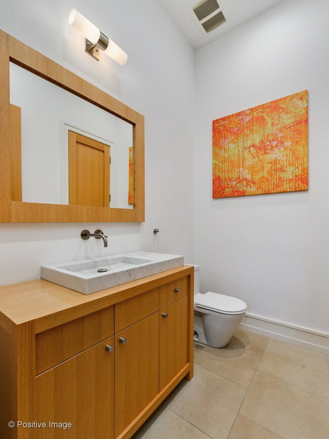 Building Photo - 1302 W Erie St