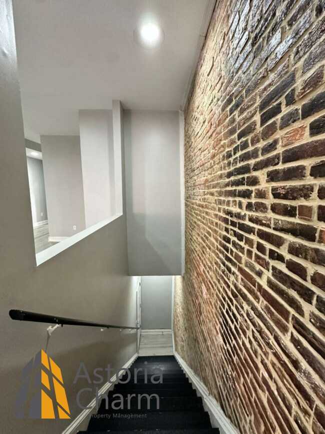 Building Photo - 1918 N Charles St