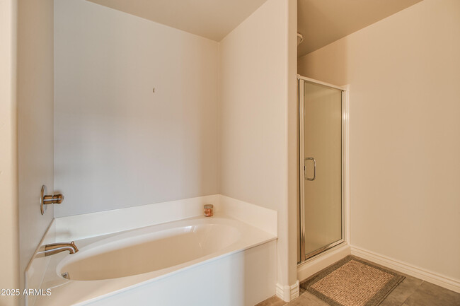 Building Photo - 5350 E Deer Valley Dr