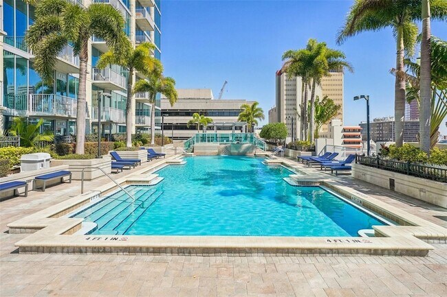 Building Photo - 777 N Ashley Dr