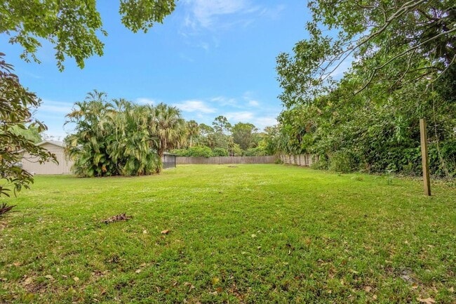 Building Photo - 9312 Pinion Dr