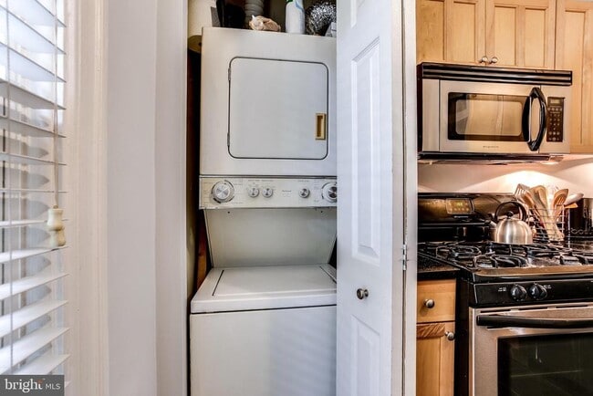 Building Photo - 1211 33rd St NW