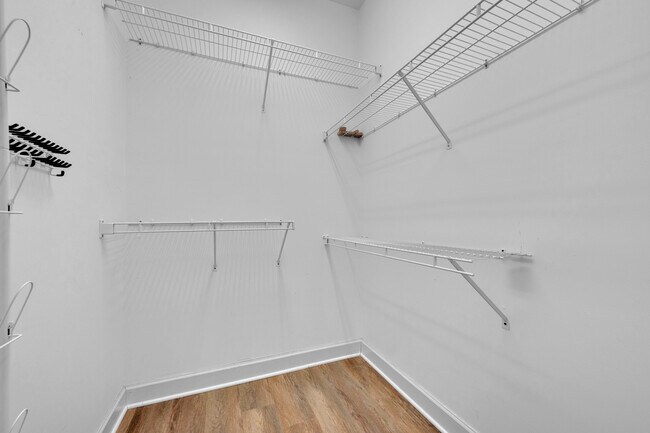 Building Photo - 310 Willow Crest Ln