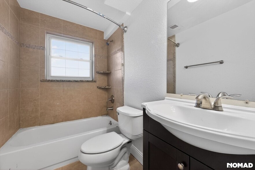 Building Photo - 406 S Uvalda St