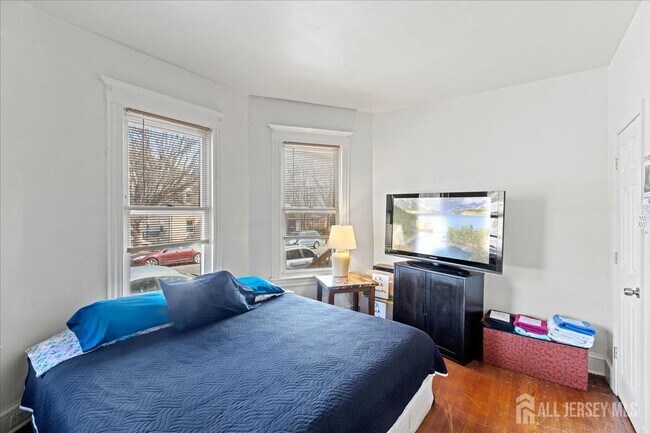 Building Photo - 104 Welton St