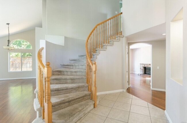 Building Photo - Solar - Huge Savings - 4 Bedrooms - 3 Bath...