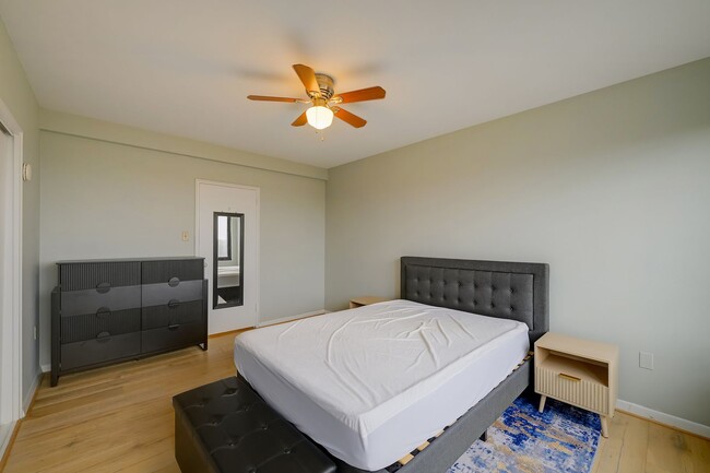 Building Photo - Great 1BR in Cathedral Heights! Fully furnished!