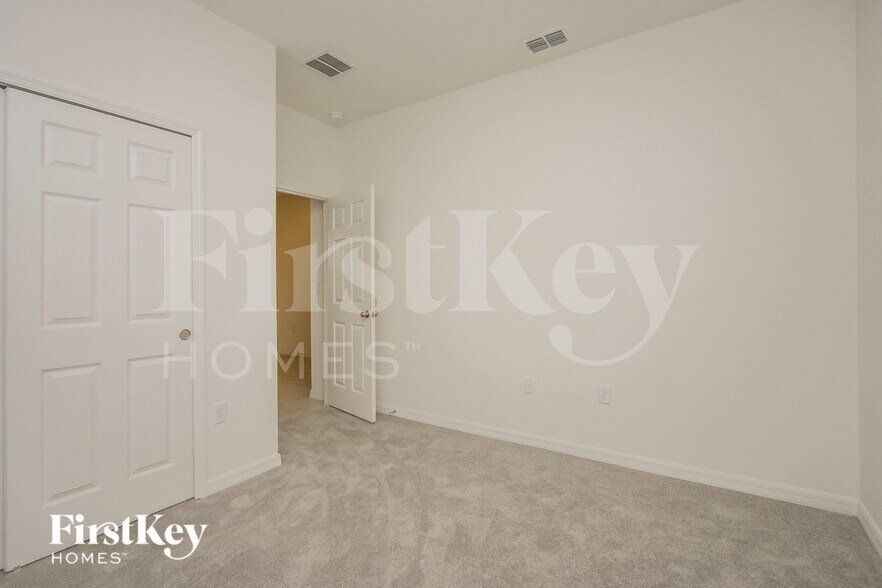 Building Photo - 328 Corbel Ln