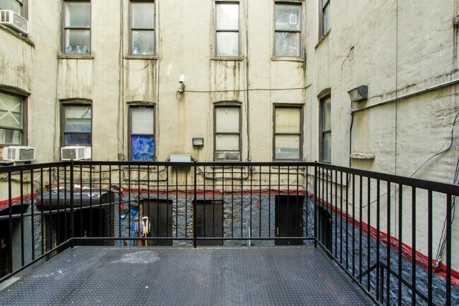 Building Photo - 334 E 100th St
