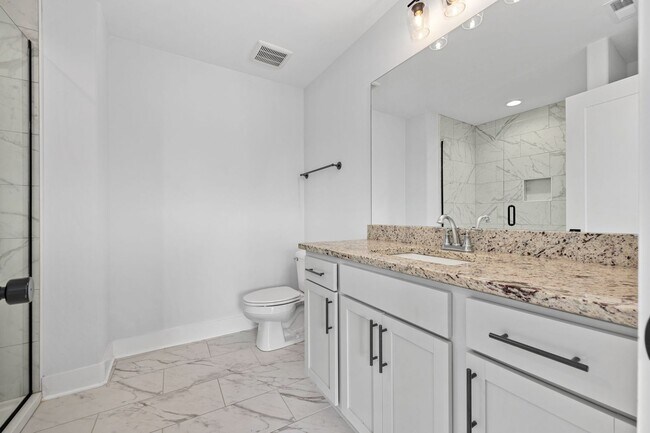 Building Photo - Lee Street B3