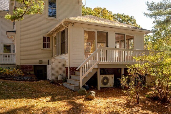 Building Photo - 110 Exeter Rd