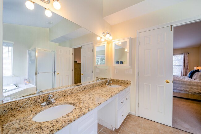 Building Photo - Stunningly Updated Home in Evergreen Meado...