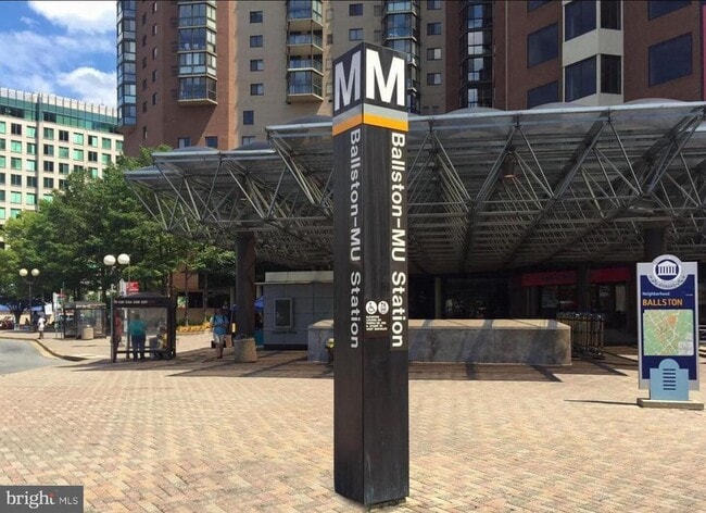 Building Photo - 30 S Old Glebe Rd