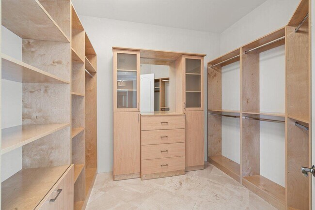 Building Photo - 3000 Jimmy Buffett Mem Hwy