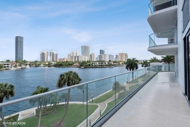 Building Photo - 19707 Turnberry Way