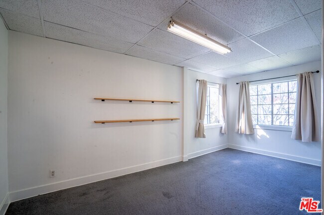 Building Photo - 162 S Berendo St