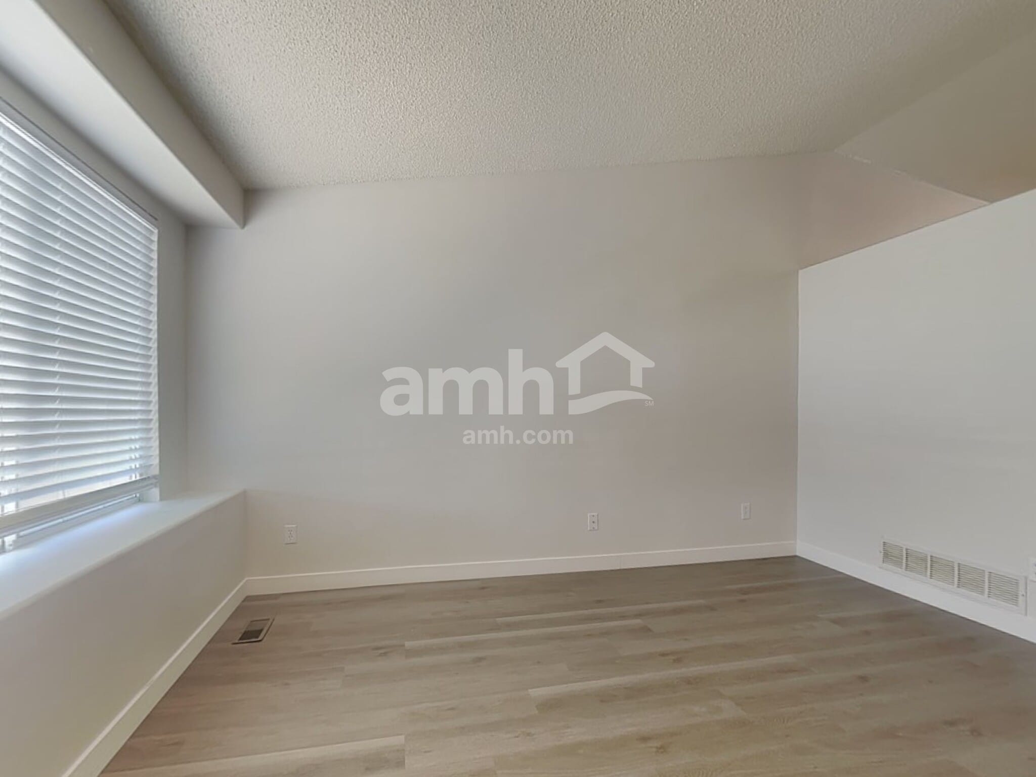 Building Photo - 4077 Ensenada St