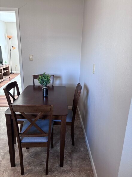 Building Photo - 1026 N Jefferson St