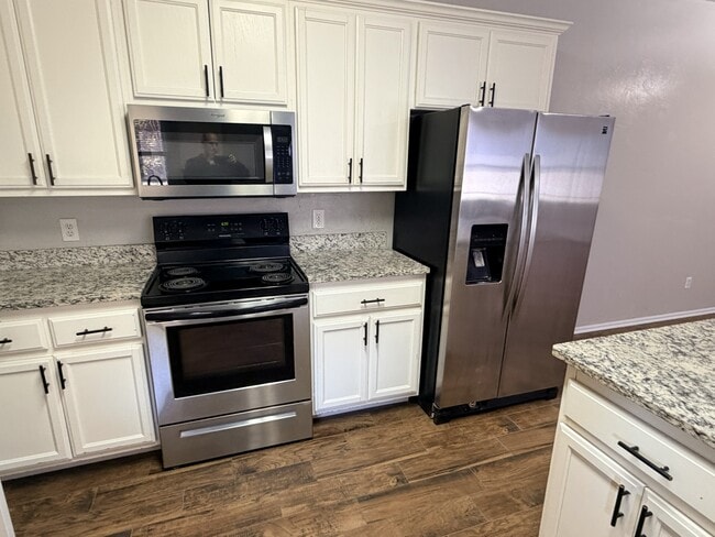 Building Photo - 1929 Lariat Cir