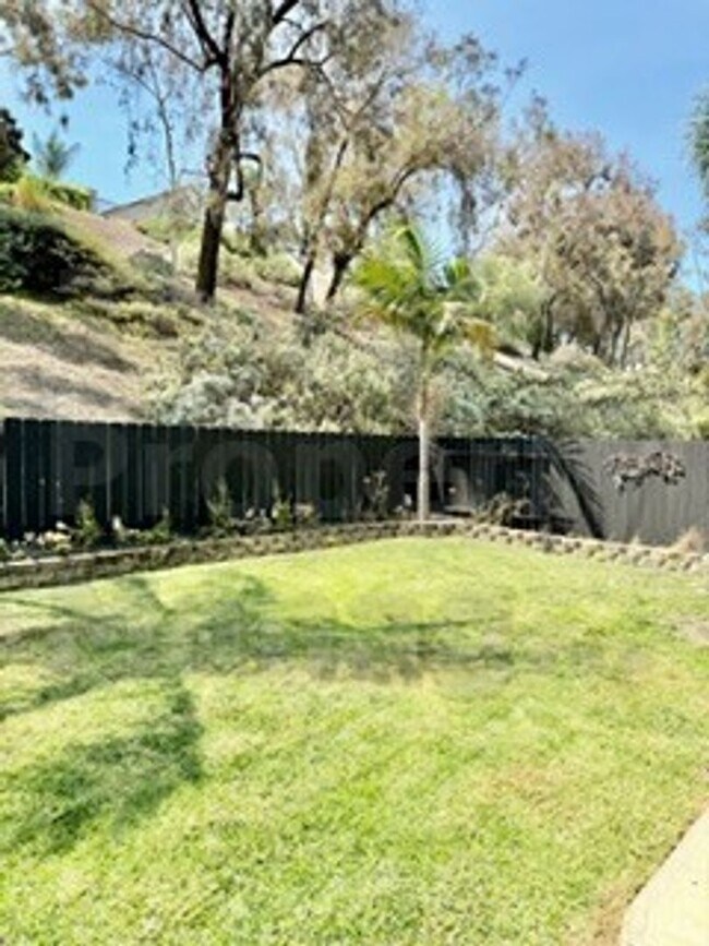 Building Photo - Beautiful 3 bed / 2.5 bath / 1,227 sqft House in Oceanside's Emerald Point