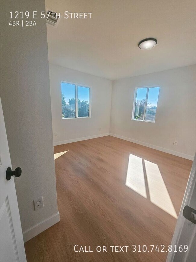 Building Photo - 1219 E 57th St