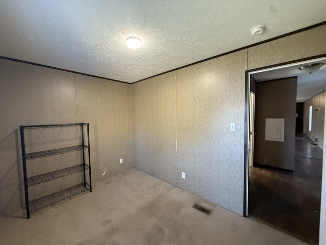 Building Photo - 443 Willow Run Rd