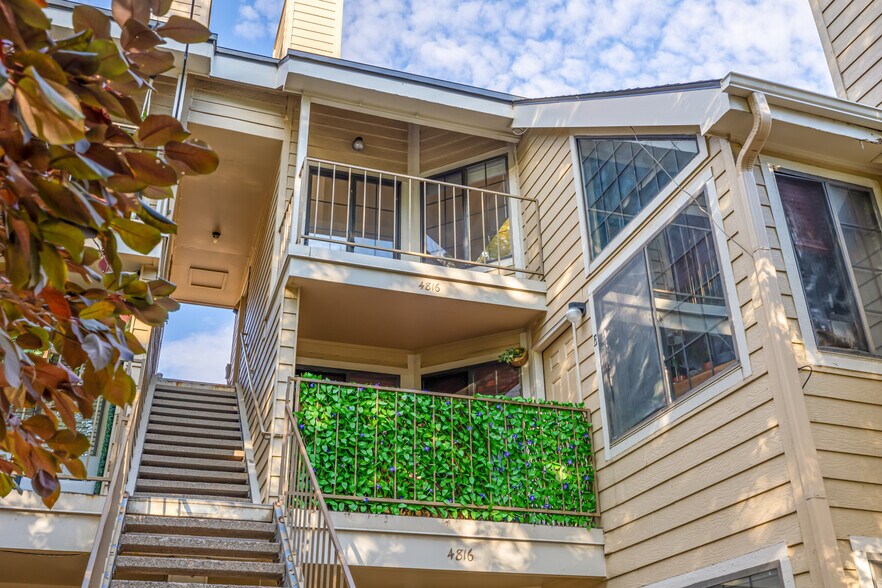 Building Photo - 4816 E Kentucky Ave