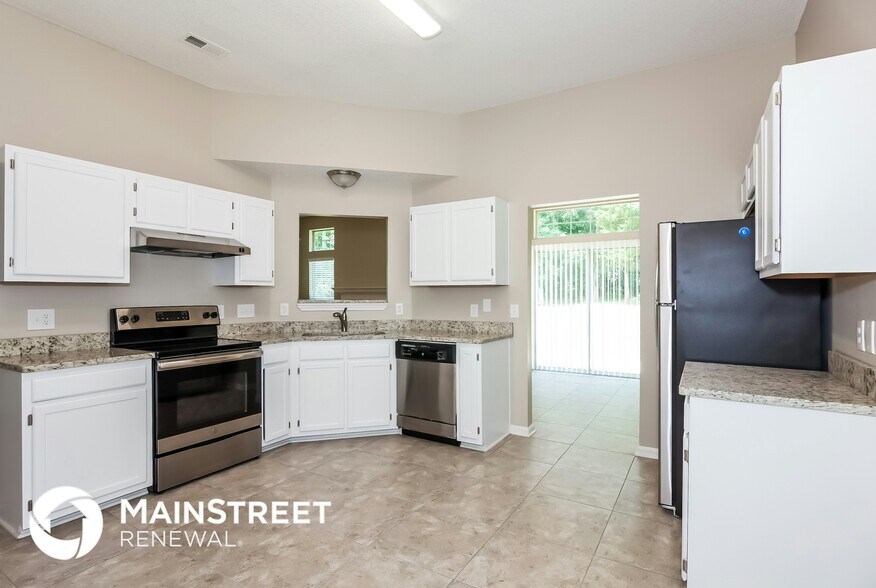 Building Photo - 7911 Vermilion Dr