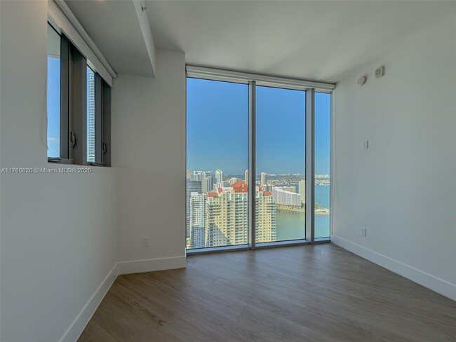 Building Photo - 1300 Brickell Bay Dr