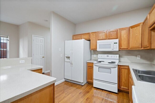 Building Photo - Roomy 4bdr Near NRG