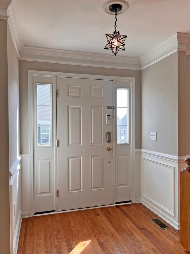 Building Photo - 4170 Bunker Hill Dr N