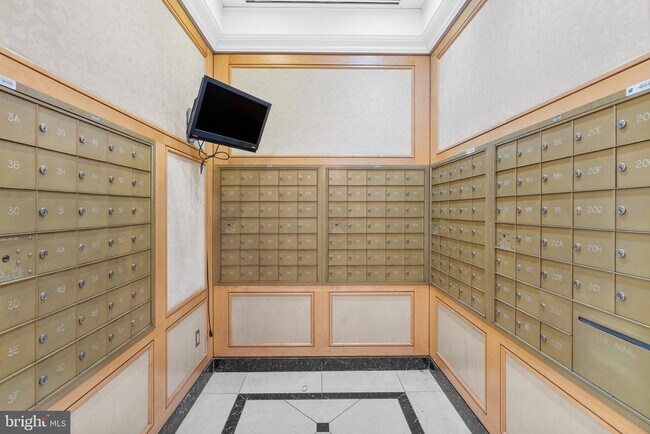 Building Photo - 1500 Chestnut St