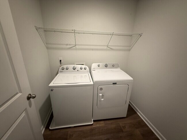 Building Photo - 341 Berring Ln