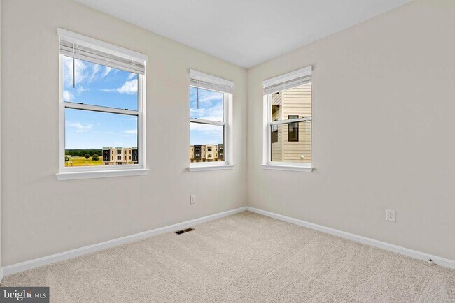 Building Photo - 808 Creekway Dr