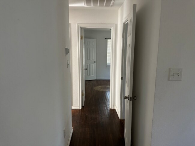 Building Photo - 1410 N Estes Ave