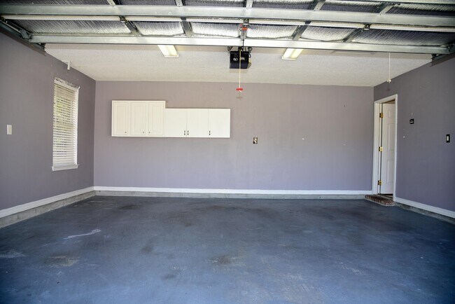 Building Photo - 1402 Ernest Hemingway Dr