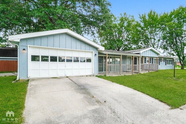 Building Photo - 10 Oakwood Dr
