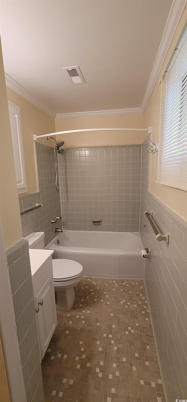 Building Photo - 609 Hibiscus Ave