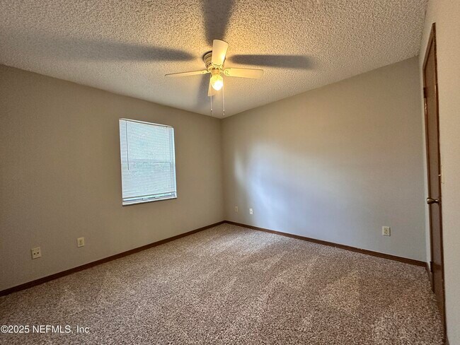 Building Photo - 1114 W Romaine Cir