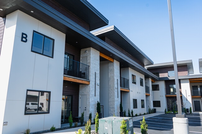 Building Photo - Discover Clearwater Lofts!