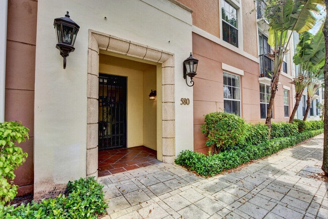 Building Photo - 580 S Sapodilla Ave