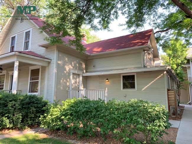 Building Photo - 318-320 W Myrtle