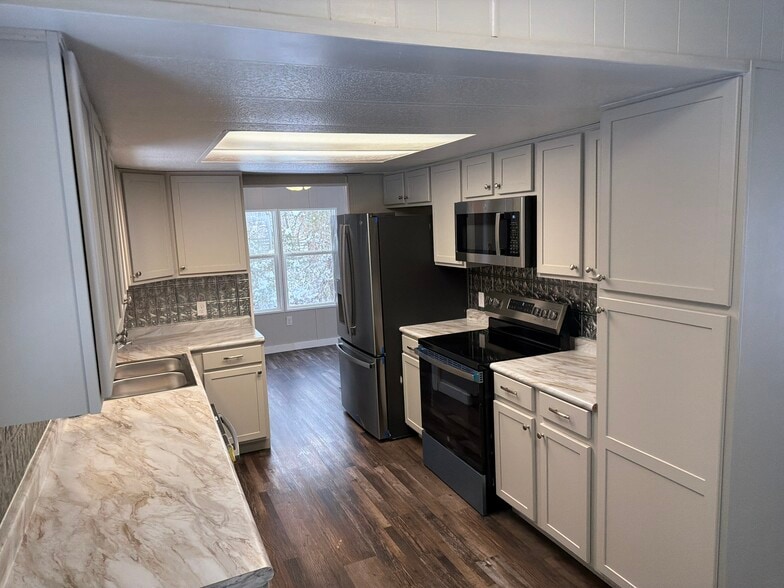 Building Photo - 208 Slate Hill Rd