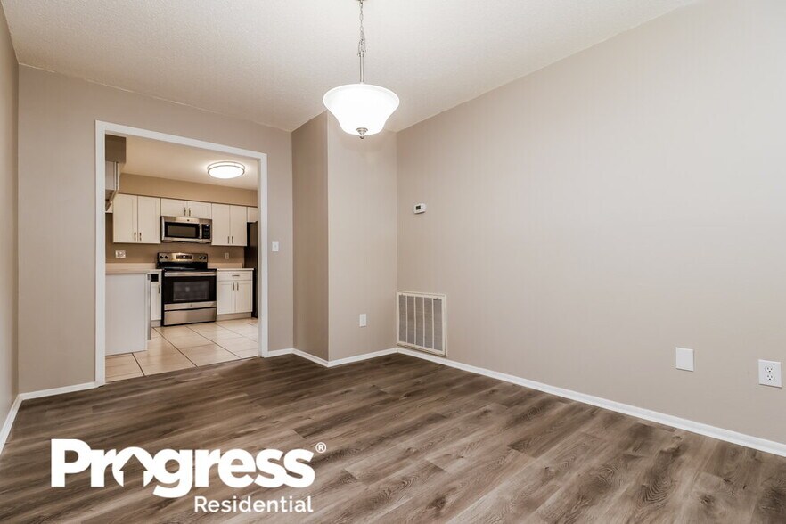 Building Photo - 4910 Hi Vista Cir