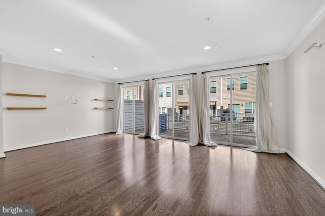 Building Photo - 5303 Greenwich Cir