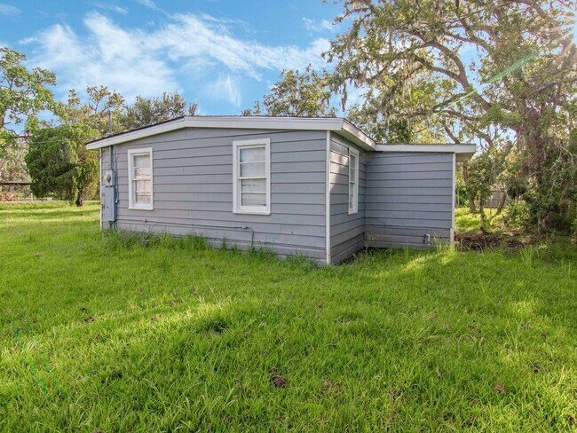 Building Photo - 152 Walnut Dr