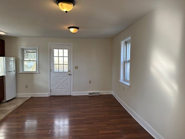 Building Photo - 2nd Flr 1BR Rear Apt W/ Garage/Storage Loc...