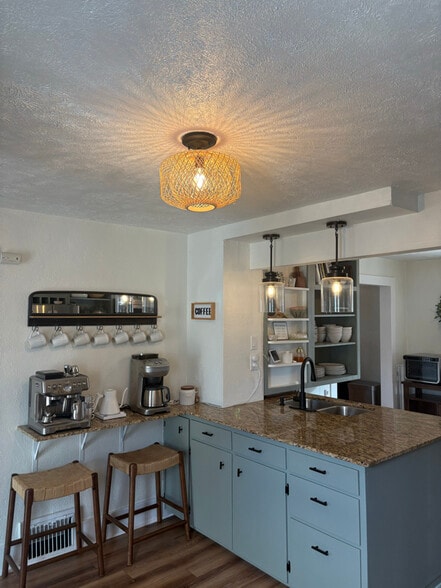 Building Photo - 1016 E Highland Pl